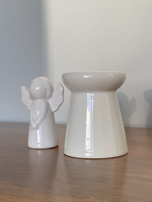 Biały komplet ceramiczny: kominek zapachowy i aniołek wys. 9 cm