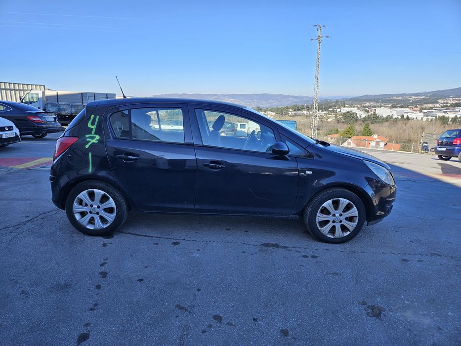 Opel Corsa D 1.4i de 2008 para peças
