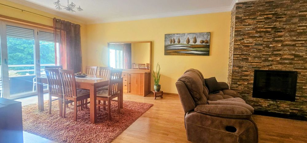 Oportunidade Única: Apartamento T4 Familiar com Áreas Generosas e Localização Premium!