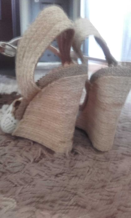 Sandalki damskie na koturnie