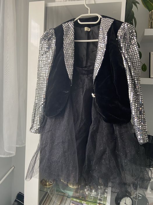 Czarno-srebrna marynarka i spódnica dla dzieci jako strój karnawałowy