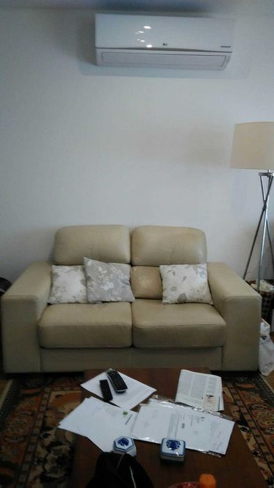 Sofá bege 2 lugares