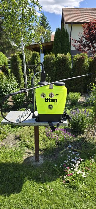 Opryskiwacz plecakowy Titan 12l
