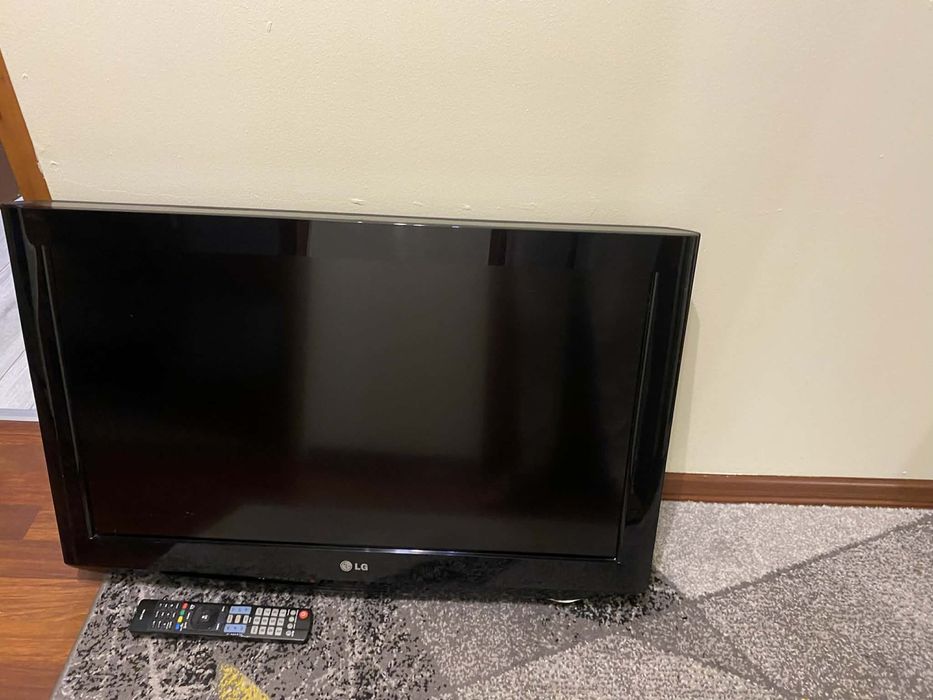 Telewizor 32 cale plus uchwyt do powieszenia