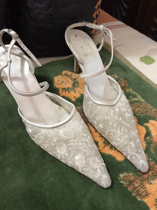 Sapatos de noiva rendados