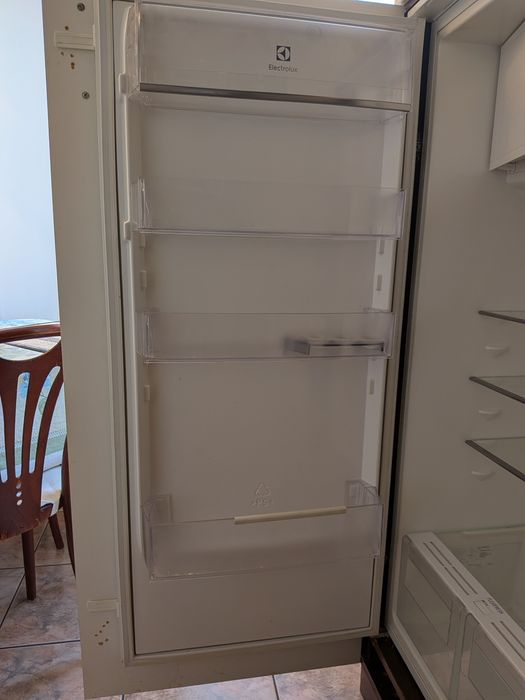 Lodówka do zabudowy Electrolux ERN2001FOW, wysokość 122 cm