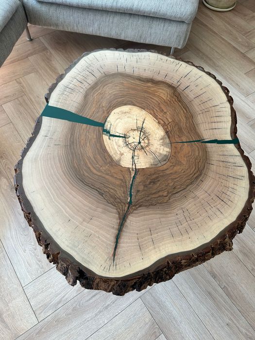 Stolik kawowy z drewna „orzech włoski”