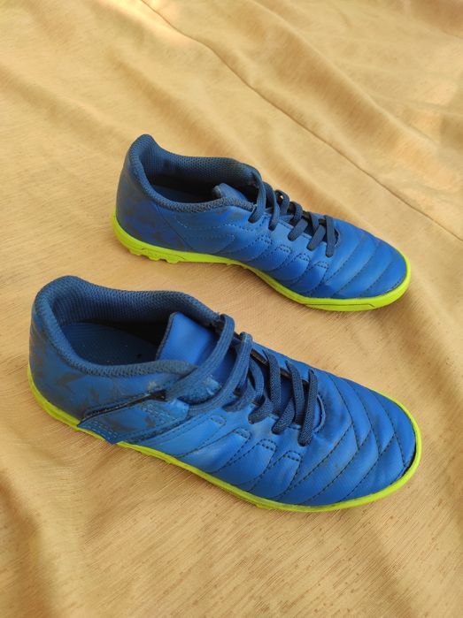 417. Buty piłkarskie do piłki nożnej turfy Kipsta r. 33