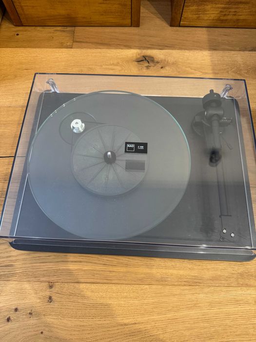 NAD 558 gramofon