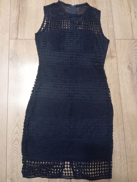 Elegancka koronkowa granatowa sukienka damska F&P rozmiar S/M