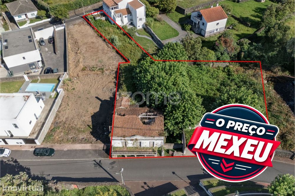 Terreno Urbano com Duas Frentes e Ruína nas Capelas