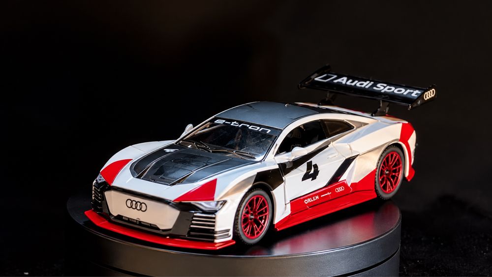 Модель авто Audi R8 LMS 17 см — світло, звук.