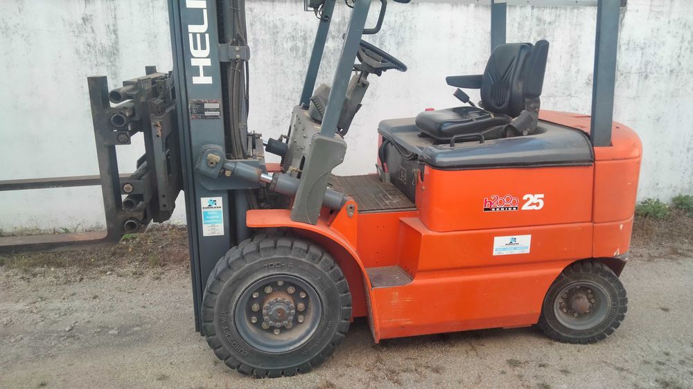Empilhador Elétrico HELI CPD25 2,5T | Mastro Triplex 5 m | Carregador Incluído