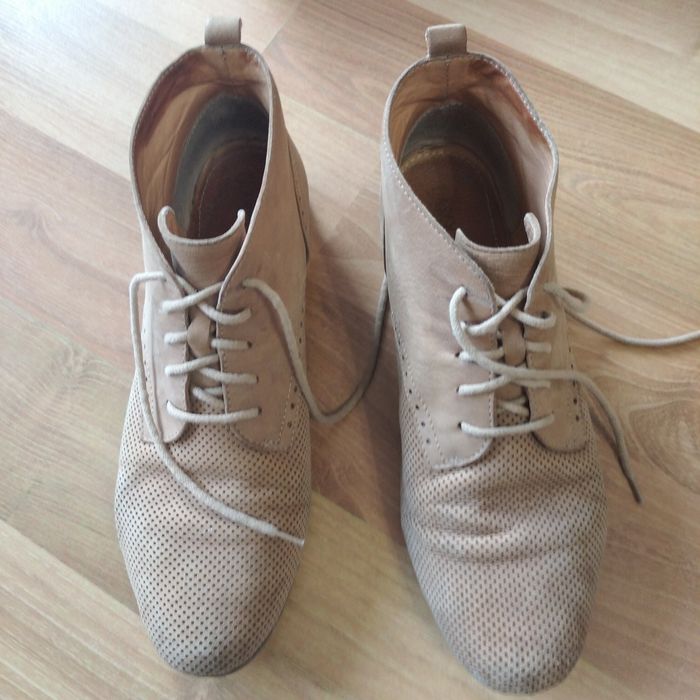Buty zamszowe, wiązane - Lasocki