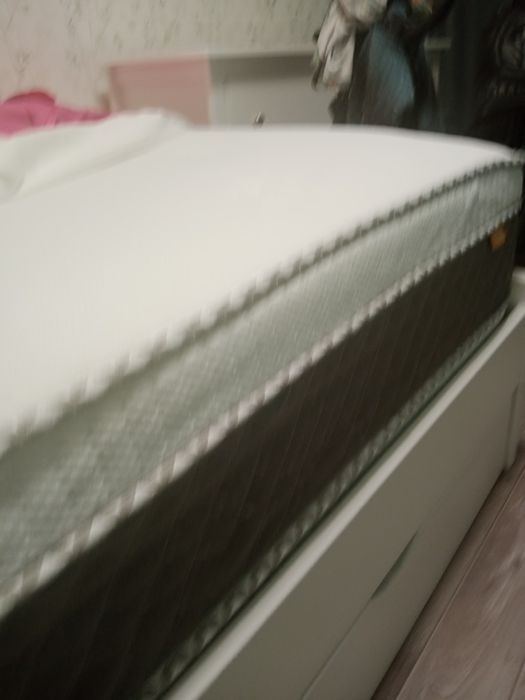 Б/у высокий матрас