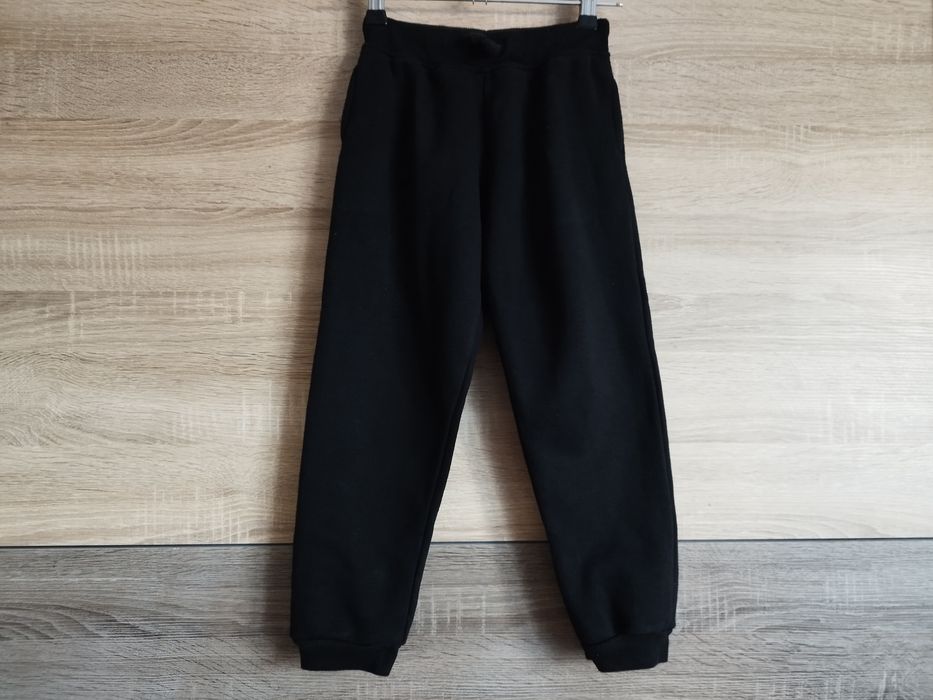 Gładkie spodnie dresowe na meszku 6-7 lat