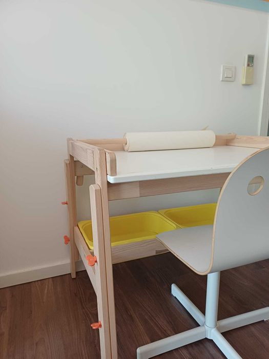 Secretária infantil IKEA FLISAT + Cadeira