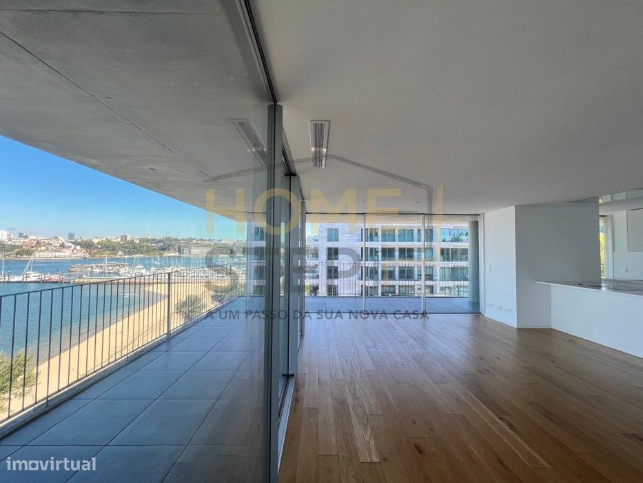 Apartamento T3 com Vista Rio, Edifício Cais D'Afurada