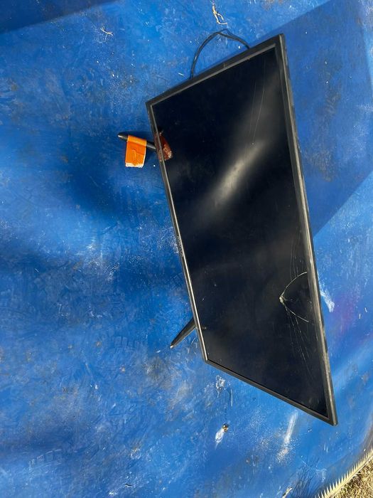 113. TV -uszkodzony Manta Led3204