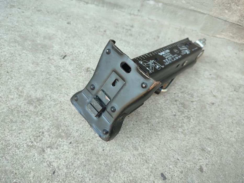 Домкрат Volvo S60(00-09) V70 p2(00-07) S80(98-06) Вольво