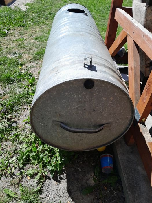 Beczka ocynkowa na wodę.