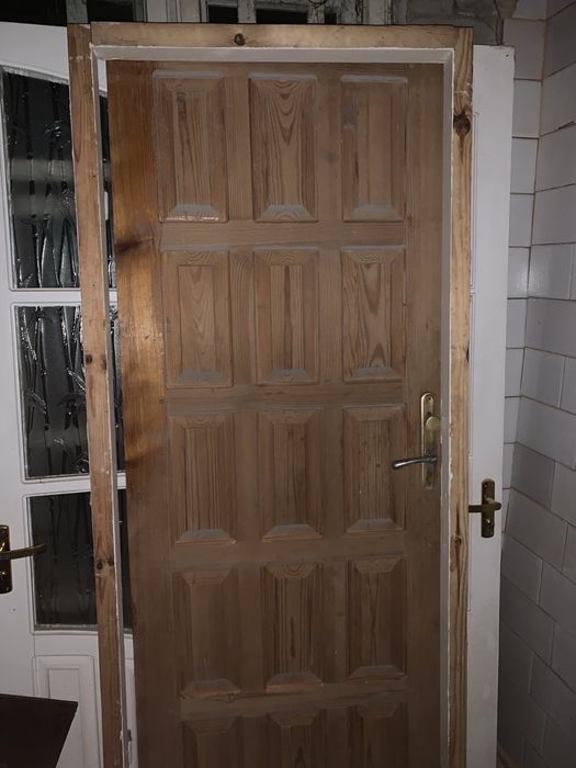Продам двері деревʼяні, бувші у вжитку