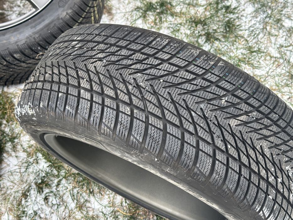 Резина GoodYear 245/45/18. 100V 2023 рік Зимова Стан нової Ultra Grip