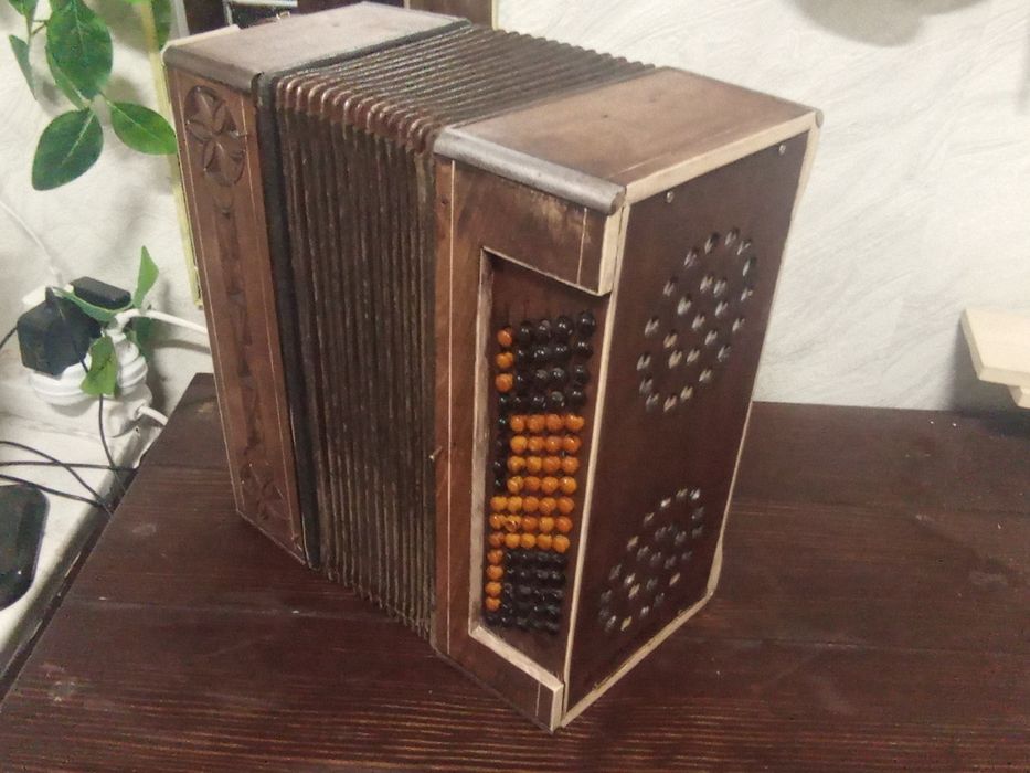 Баян деревяний потрібна профілактика