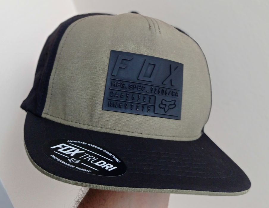 Кепка FOX відомий дорогий бренд.