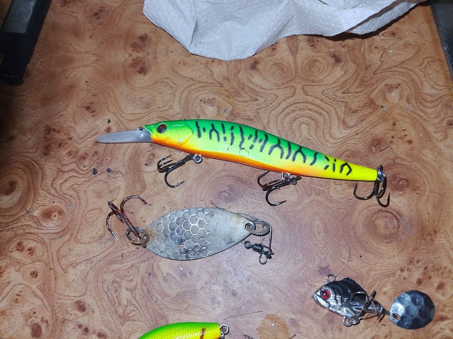 Фідер  блесна    .