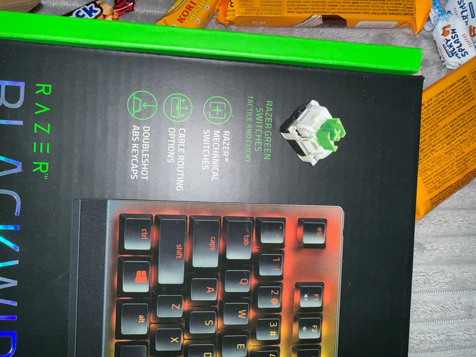 Клавіатура Razer (подарок мишка, коврик)