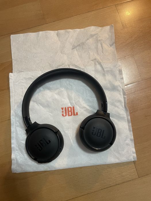 Fones JBL pretos