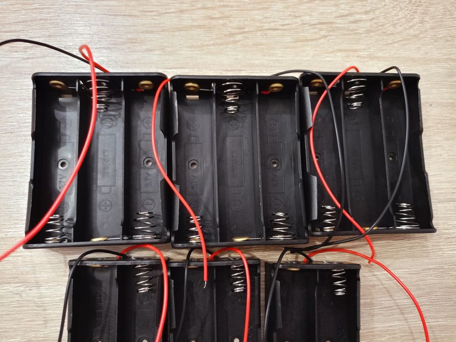 Koszyk na baterie, akumulator