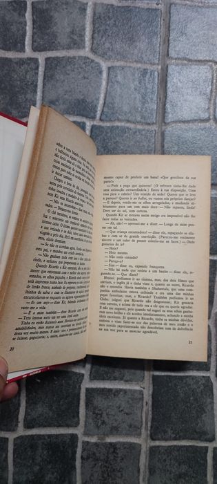 Livro Um íntimo Furor - Kamala Markandaya