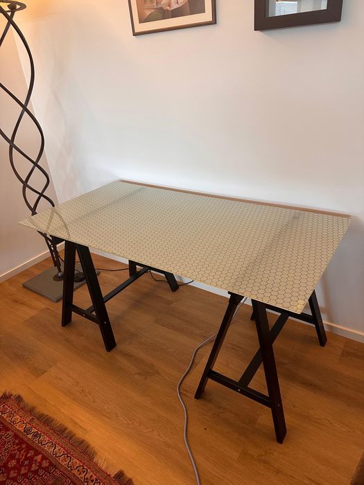 Secretária com tampo vidro Ikea