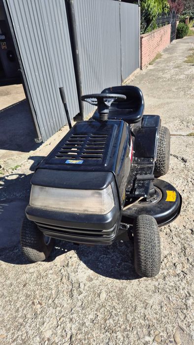 Подрібнювач гілок електричний.