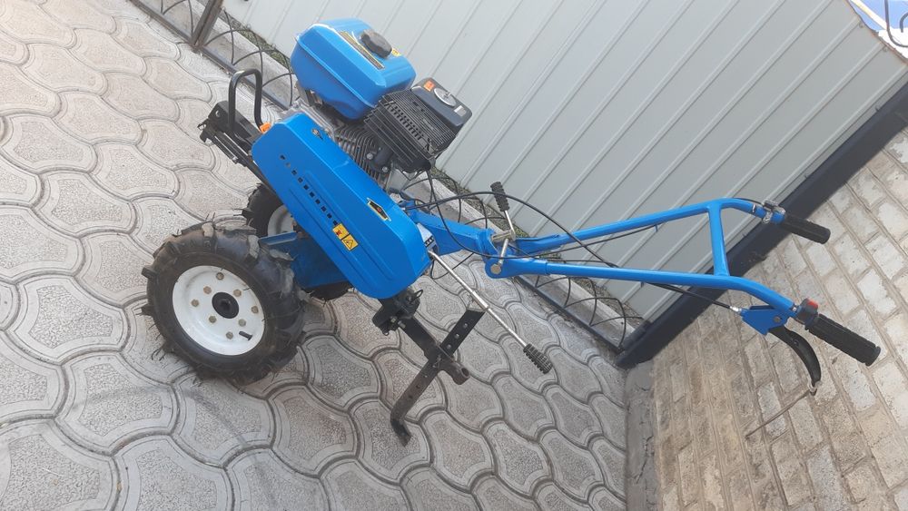 Мотоблок ,,ВОЛЫНЬ,, БМВ-900 + прицеп к нему.