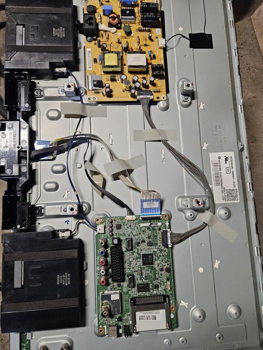 Sprzedam zasilacz płyta główna oraz oświetlenie tv lg 32LB