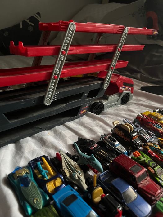 Продам машинки hotwels хотвилс