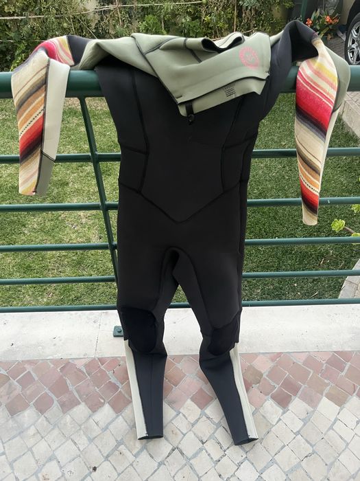 Fato de surf em otimo estado