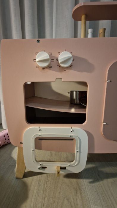 Cozinha de madeira rosa