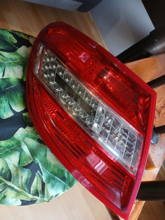 Lampa tylna lewa mercedes w 204