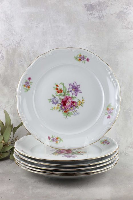 Zestaw talerzy obiadowych z motywem kwiatów Wałbrzych porcelana prl