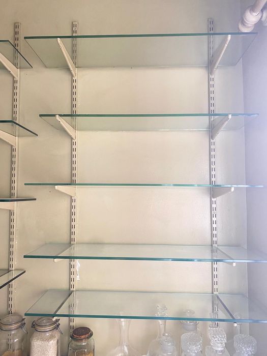 13 vidros de prateleiras  grissos  7 de 95x27x1 cm + 5 tamanhos variados