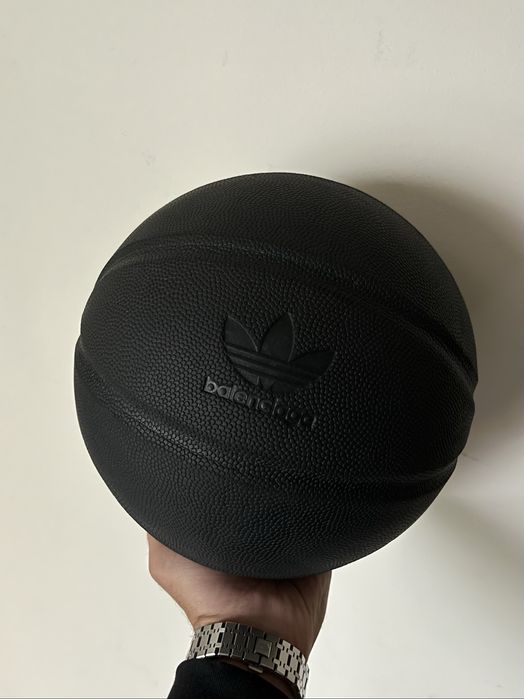 Bola de Basket Balenciaga x Adidas Basketball