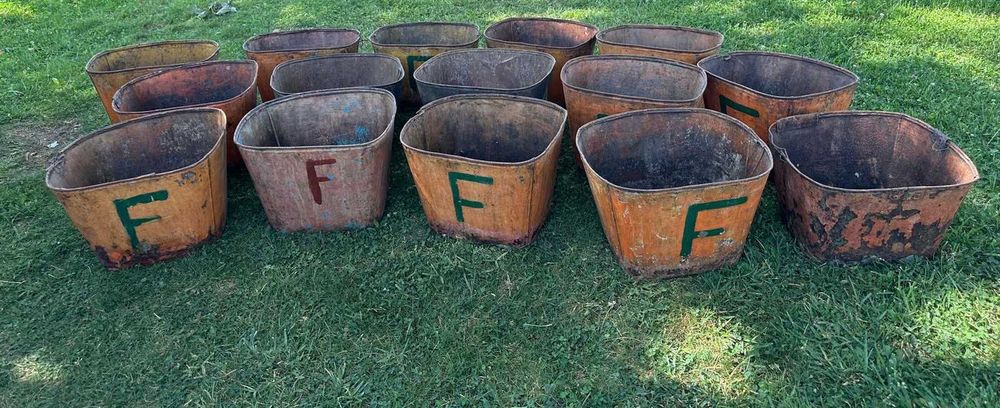 Latoaria tradicional cestos em latão para apanha da fruta, floreiras