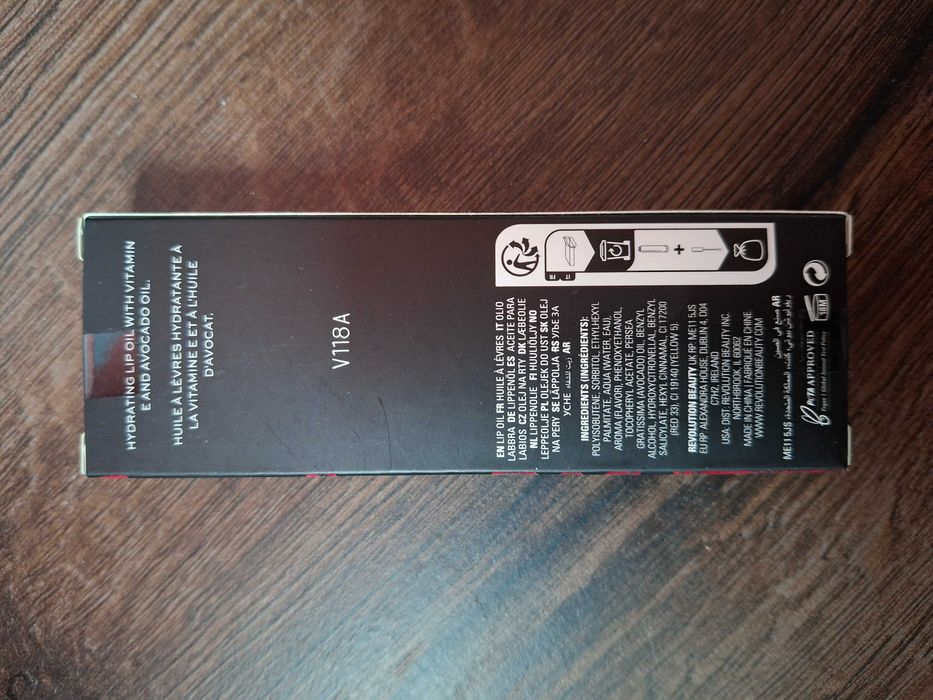 Olejek do ust Bitten Kiss Revolution