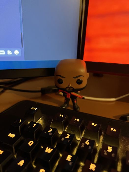 Pop figures com caixa