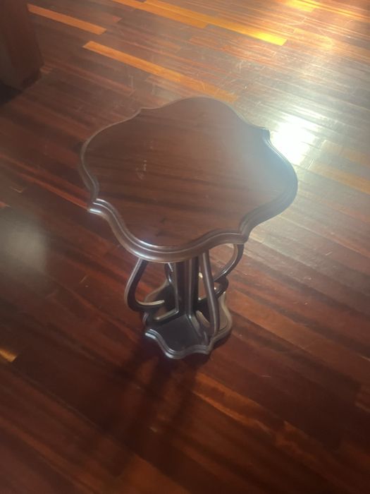 Peça decorativa em bom estado de conservação.