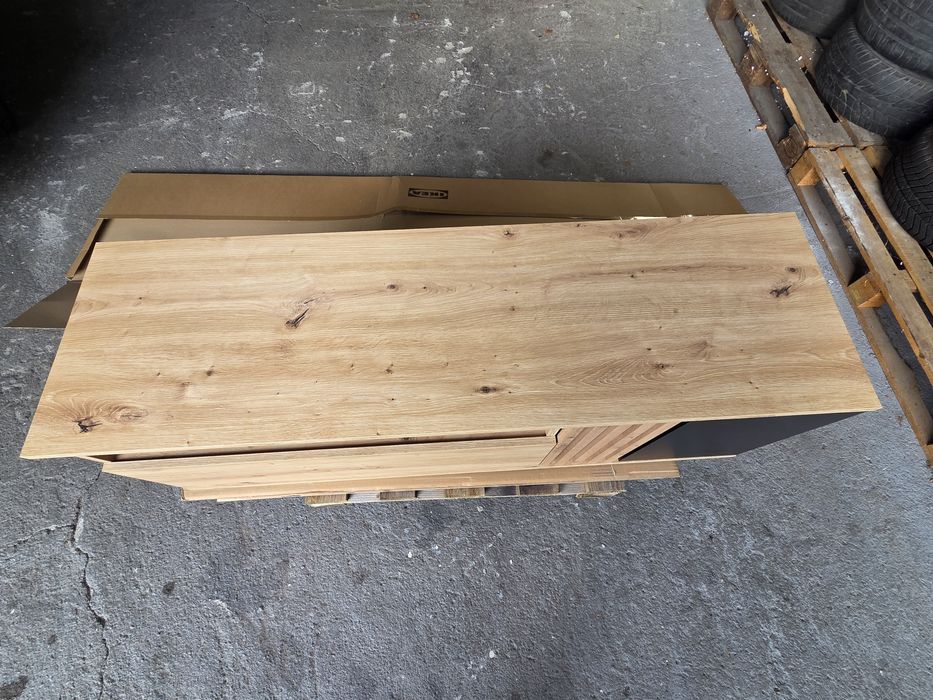 Szafka RTV Vabres 135 cm dąb Artusa lamele